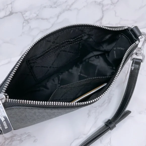 Michael Kors zip crossbody - Picture 4 of 6